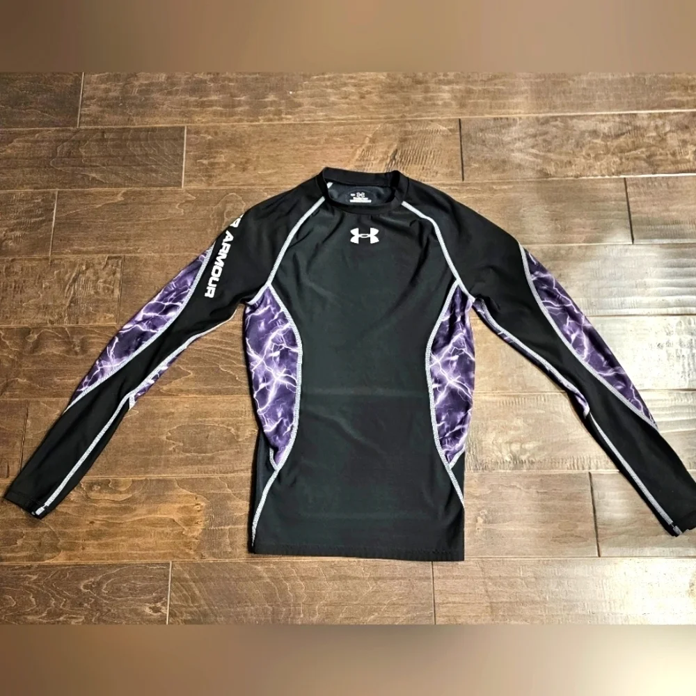 Under Armour Boy's Heat Gear Fitted Shirt sz medium